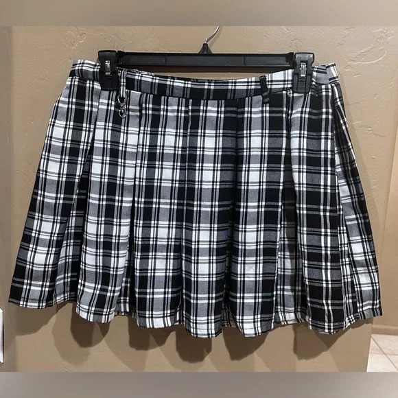 Hot Topic Black/White Plaid Schoolgirl Skirt size XL - Picture 14 of 15